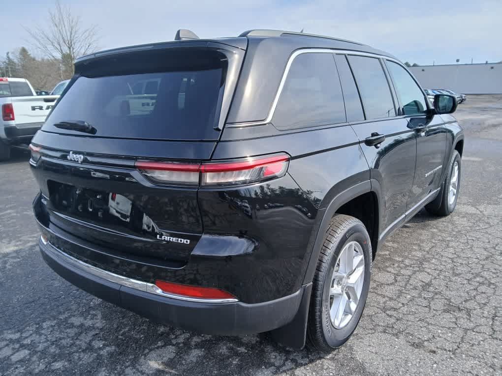 New 2025 Jeep Grand Cherokee Laredo X w/ Luxury Tech Group I AWD/4WD image 4