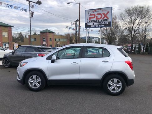 Used 2019 Chevrolet Trax LS FWD image 1
