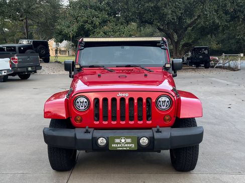 Used 2013 Jeep Wrangler Unlimited Rubicon image 2