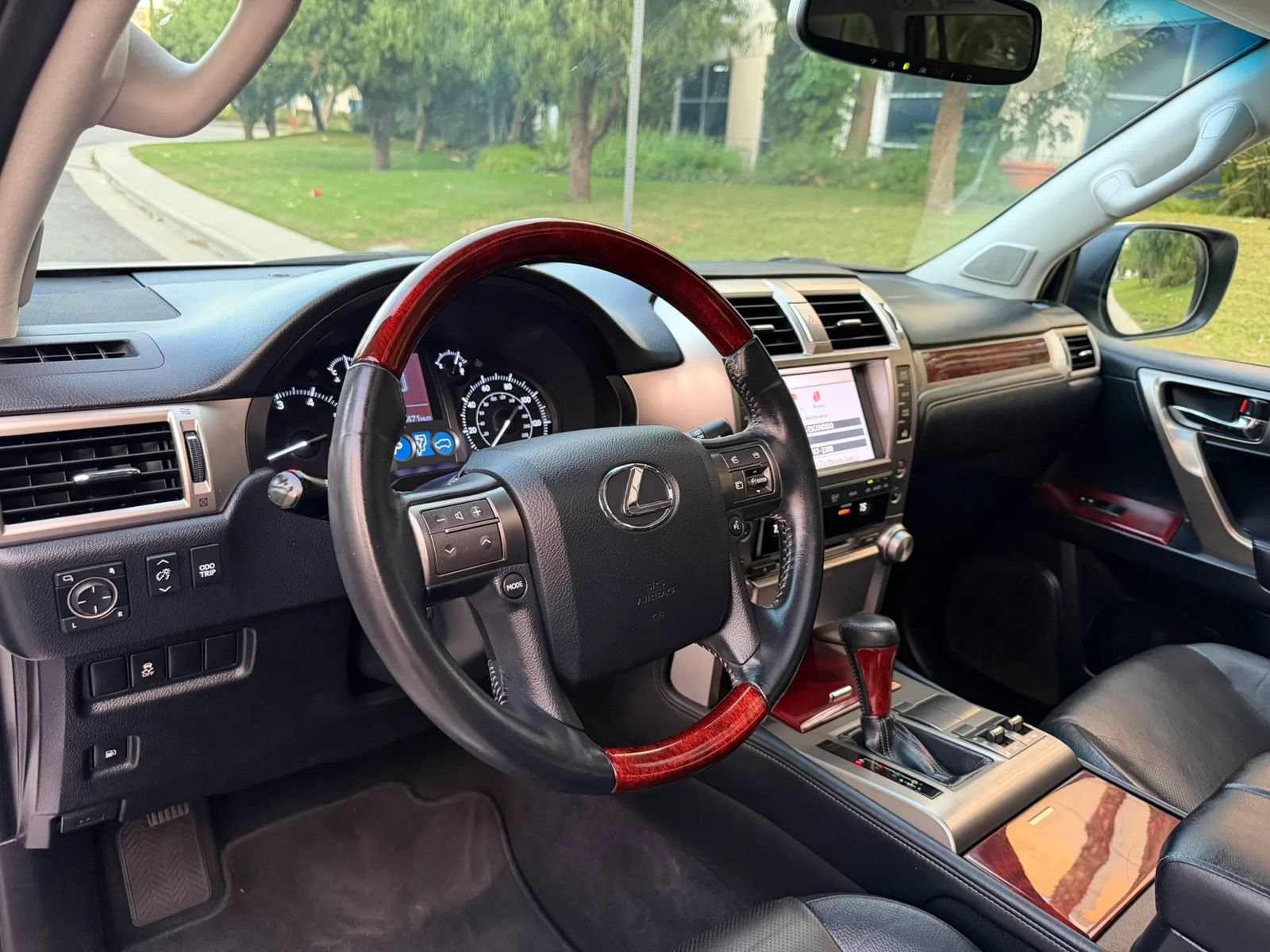 Used 2013 Lexus GX 460 w/ Convenience Pkg AWD/4WD image 16