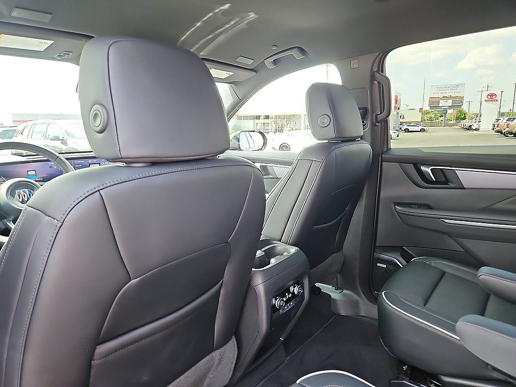 Used 2026 Buick Enclave Sport Touring FWD image 9