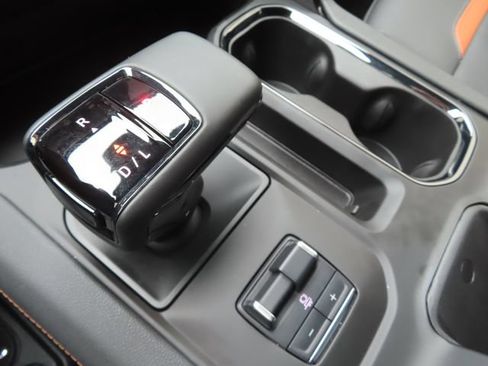 Certified 2025 GMC Sierra 1500 AT4 w/ AT4 Premium Package AWD/4WD image 41