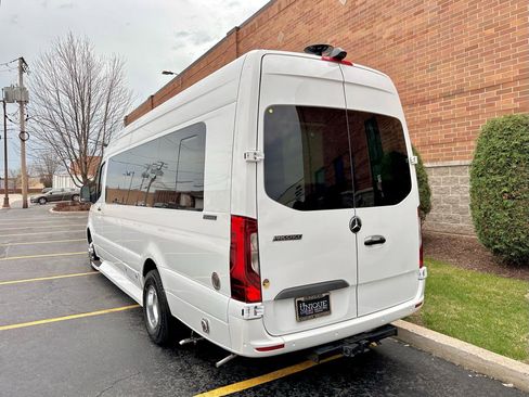 Used 2020 Mercedes-Benz Sprinter 3500 w/ Windows All Around Package image 7