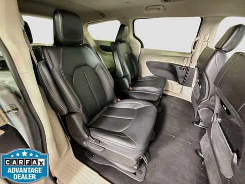 Used 2024 Chrysler Pacifica Limited FWD image 28