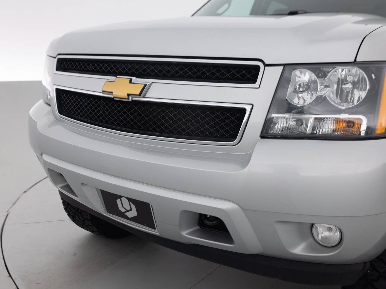 Used 2013 Chevrolet Suburban LT w/ Luxury Package AWD/4WD image 16