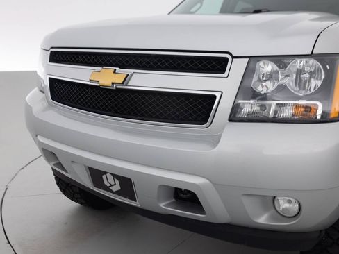 Used 2013 Chevrolet Suburban LT w/ Luxury Package AWD/4WD image 16