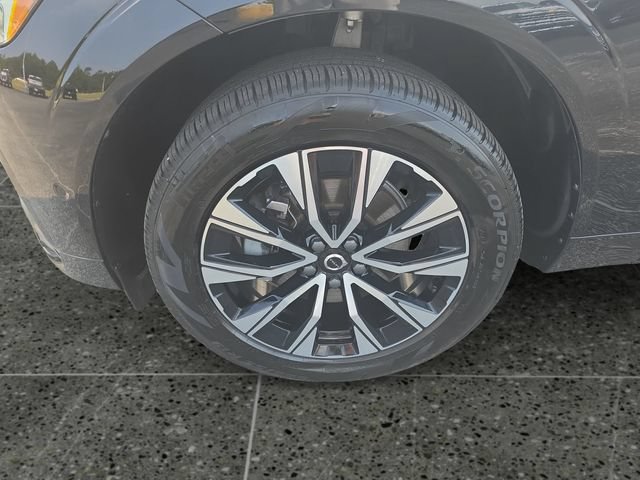 Used 2025 Volvo XC60 B5 Plus AWD/4WD image 16
