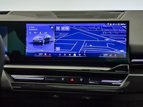 Used 2025 BMW 530i w/ Premium Package image 14