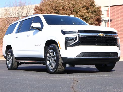 New 2026 Chevrolet Suburban LS image 1
