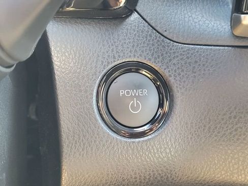 Used 2025 Toyota Camry SE image 18