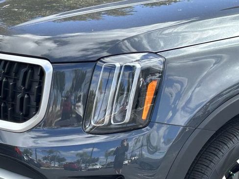 Used 2024 Kia Telluride EX image 13