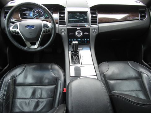 Used 2018 Ford Taurus Limited AWD/4WD image 32
