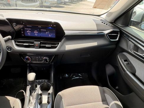 Used 2024 Chevrolet TrailBlazer LT w/ Driver Confidence Package FWD image 17