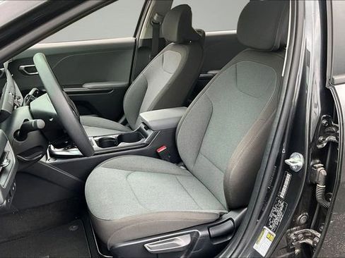 Used 2025 Kia K4 FWD image 20