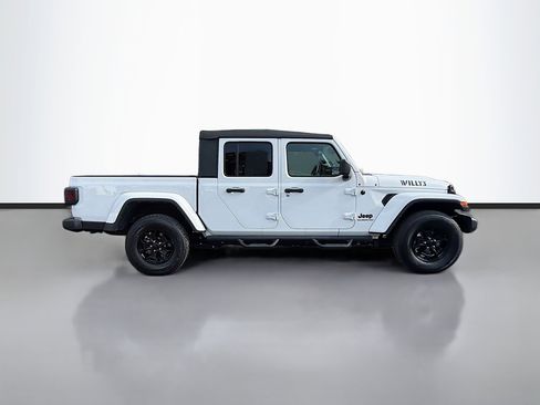 Used 2022 Jeep Gladiator Sport image 2