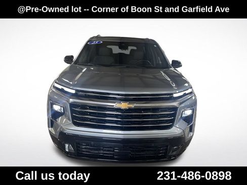 Used 2025 Chevrolet Traverse High Country w/ LPO, Floor Liner Package AWD/4WD image 8