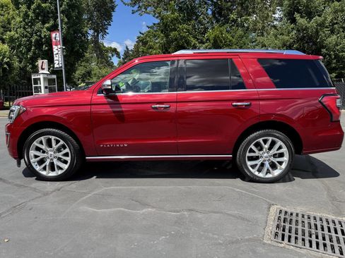 Used 2019 Ford Expedition Platinum image 2