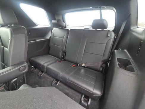 Used 2023 Chevrolet Traverse LT image 19