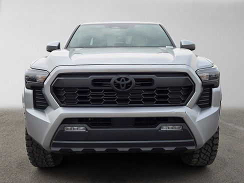 Used 2024 Toyota Tacoma SR5 AWD/4WD image 9