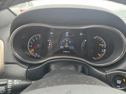 Used 2017 Jeep Grand Cherokee Limited image 17