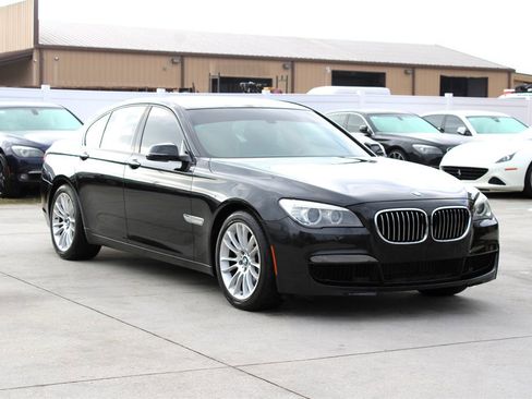 Used 2013 BMW 750i image 9