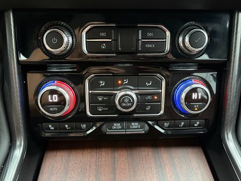 Used 2023 GMC Yukon Denali Ultimate AWD/4WD image 29