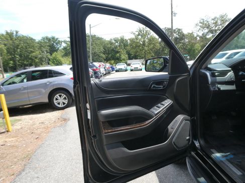 Used 2019 Chevrolet Suburban LT RWD image 11
