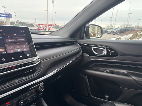 Used 2023 Jeep Compass Altitude w/ Convenience Group AWD/4WD image 27