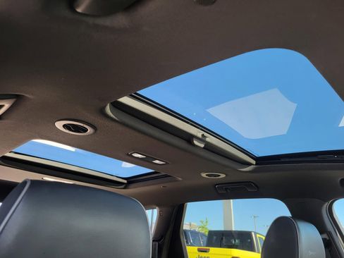 Used 2023 Buick Enclave Avenir w/ Avenir Technology Package image 9