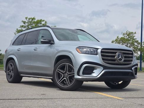 Used 2026 Mercedes-Benz GLS 450 4MATIC image 1