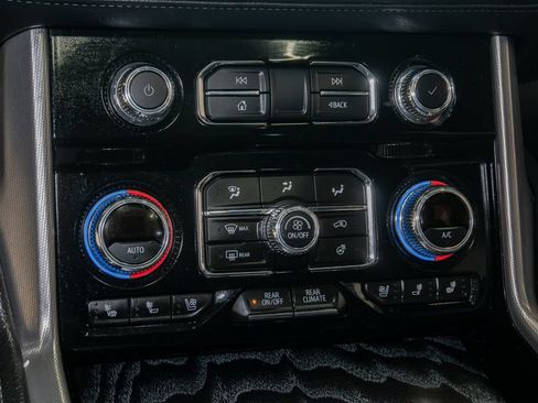 Used 2023 GMC Yukon XL Denali w/ Advanced Technology Package AWD/4WD image 25