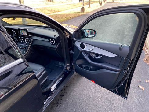 Used 2019 Mercedes-Benz GLC 300 4MATIC w/ Premium Package image 14