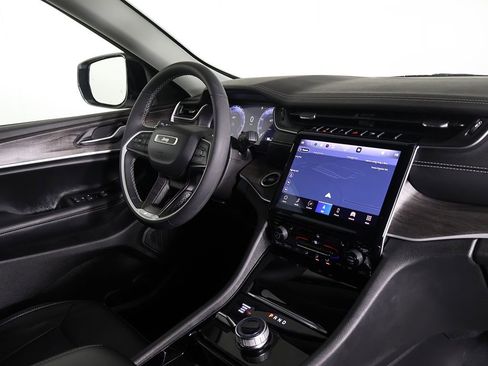 Used 2023 Jeep Grand Cherokee Limited image 25