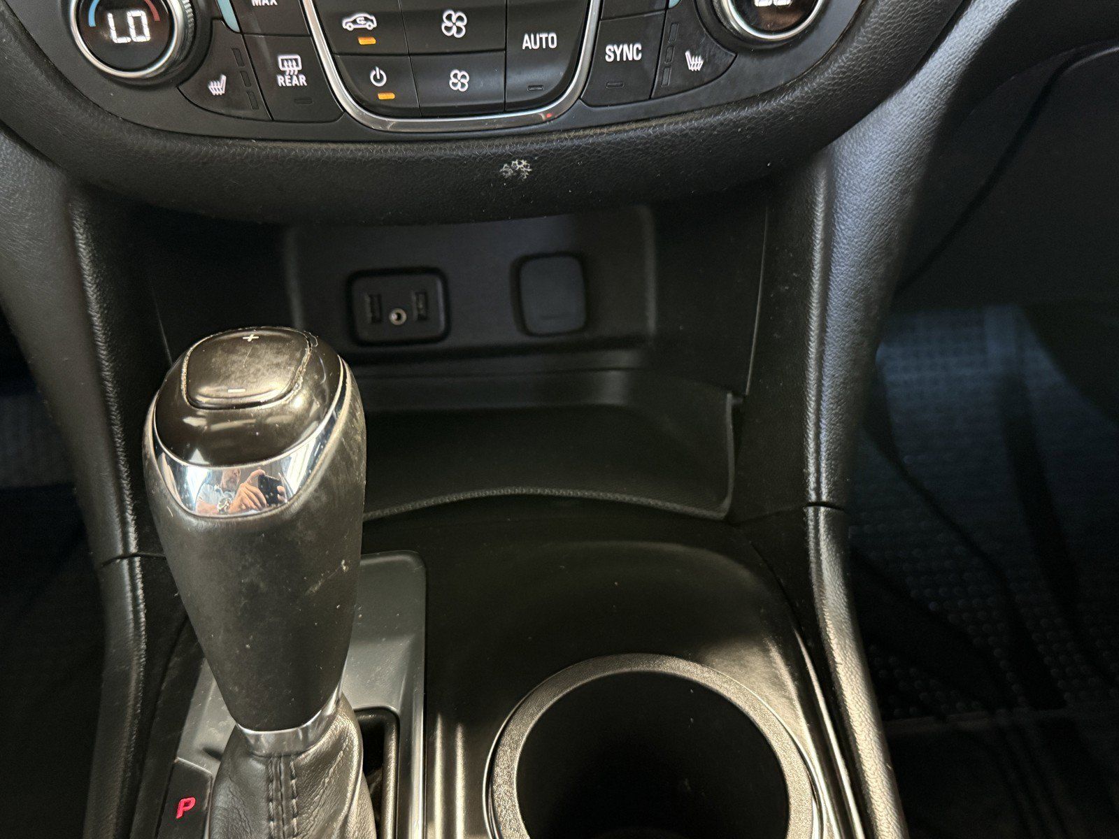 Used 2018 Chevrolet Equinox LT w/ Sun & Infotainment Package FWD image 15