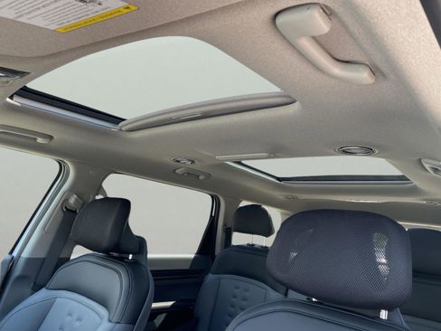 New 2026 Kia EV9 Wind image 19