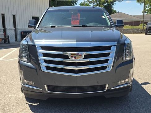 Used 2019 Cadillac Escalade Luxury AWD/4WD image 8