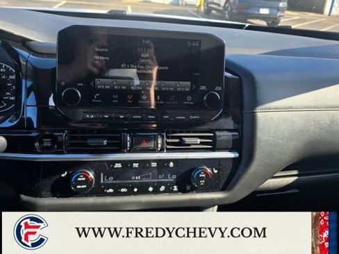 Used 2025 Nissan Pathfinder SL AWD/4WD image 20