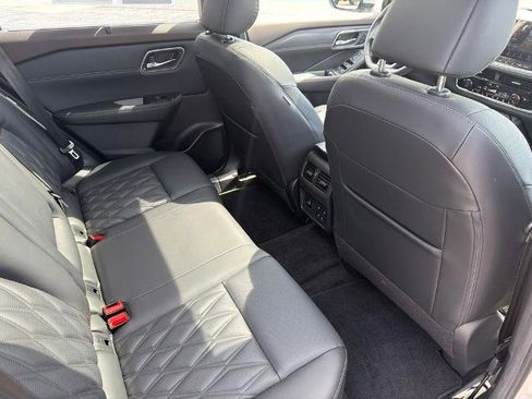 Certified 2023 Nissan Rogue Platinum w/ Platinum Premium Package FWD image 8