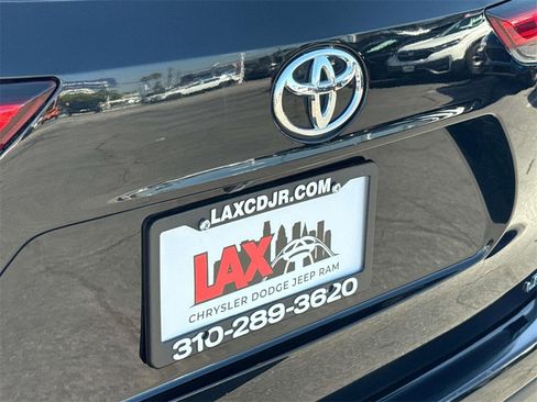 Used 2023 Toyota Highlander LE image 6