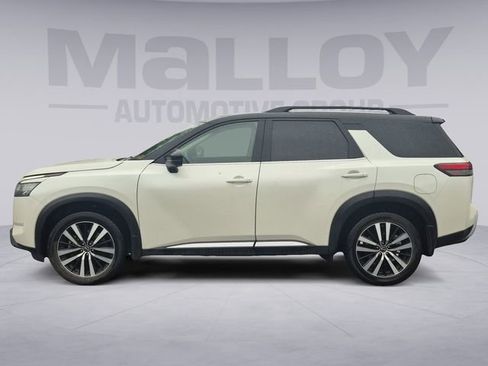 Used 2024 Nissan Pathfinder Platinum AWD/4WD image 2