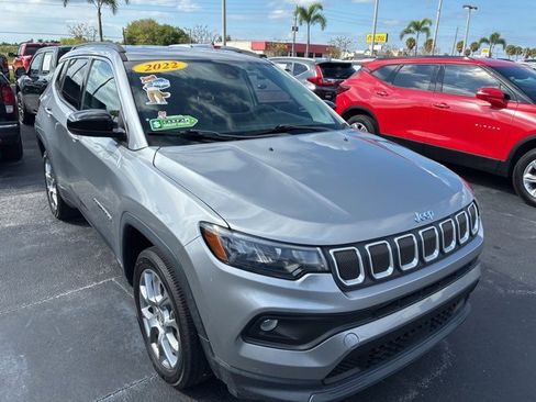 Used 2022 Jeep Compass Latitude image 2