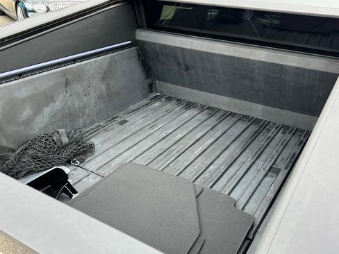 Used 2024 Tesla Cybertruck AWD Crew Cab image 11