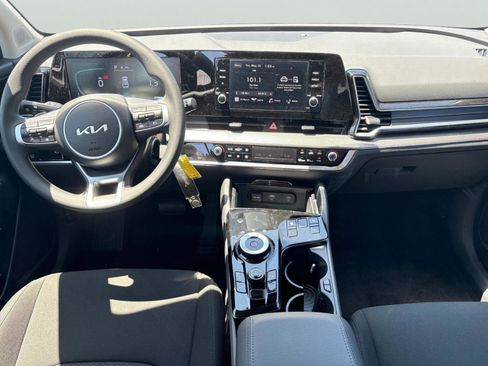 New 2025 Kia Sportage LX image 15