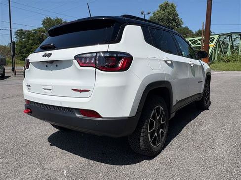 Certified 2025 Jeep Compass Trailhawk AWD/4WD image 7