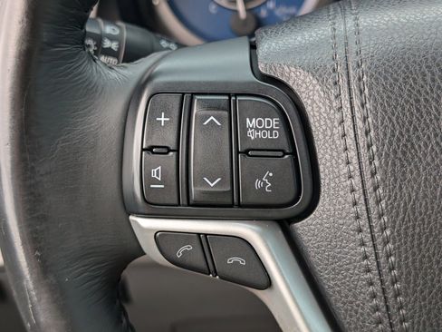 Used 2018 Toyota Sienna XLE image 15