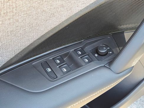 Certified 2025 Volkswagen Tiguan S FWD image 15