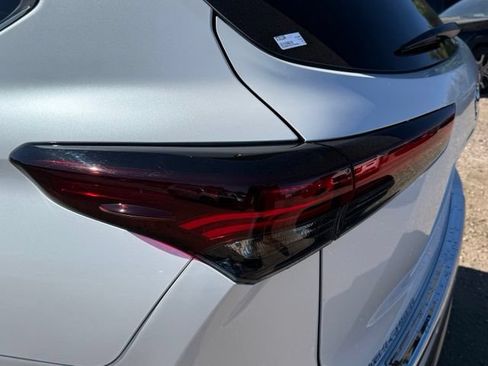 Used 2026 Toyota Highlander Platinum AWD/4WD image 11