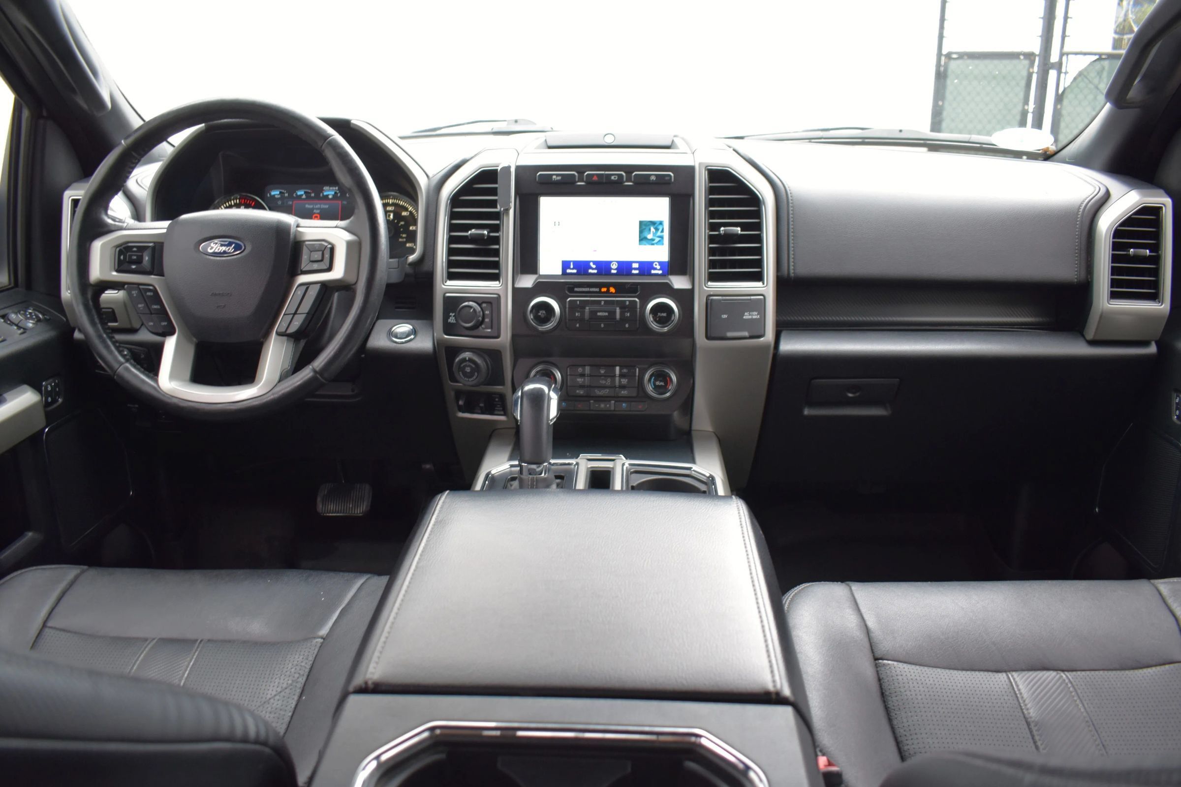 Used 2019 Ford F150 Lariat w/ Equipment Group 502A Luxury AWD/4WD image 16