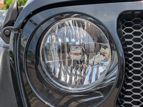 Used 2022 Jeep Wrangler Sport AWD/4WD image 16