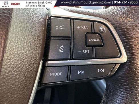 Used 2022 Toyota Sienna Platinum image 36